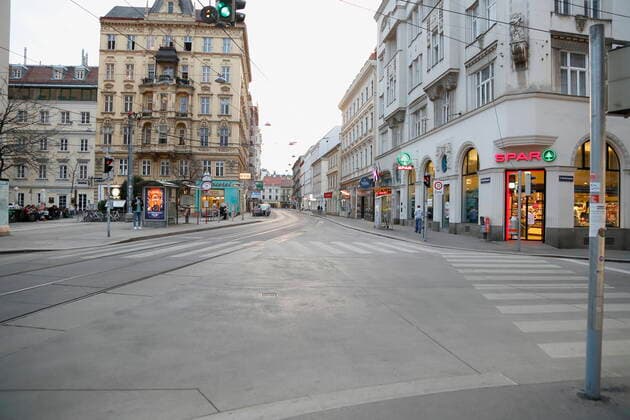Wien Coronakrise:: Osterruhe 4. harter Lockdown - erster Tag Wien, 1.4.2021 Corona-Pandemie, Corona, Corona-Virus, CoV 2, Covid 19, Sars, Virus, Virusinfektion, Pandemie, CoronakriseKrise, Viruserkrankung, Coronavirus, SARS-CoV-2 menschenleer, verkhrsarm, kein Straßenverkher, autolos, verkehrsram Wien Austria