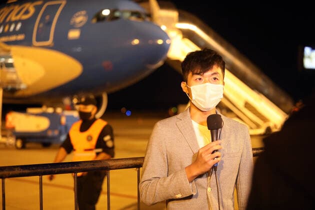 April 1, 2021, Buenos Aires, Buenos Aires, Argentina: Today 1 million Chinese Sinopharm vaccines arrived at the Ezeiza international airport in Buenos Aires on an Aerolineas Argentinas flight. Buenos Aires Argentina - ZUMAs180 20210401_zbp_s180_007 Copyright: xClaudioxSantistebanx