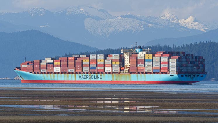 Bilder des Jahres 2021, News 04 April News Themen der Woche KW13 News Bilder des Tages April 1, 2021, Vancouver, British Columbia, Canada: The container ship Anna Maersk at anchor in Burrard Inlet, the outer harbor for the Port of Vancouver, Canada. The parent company of the Maersk Line is A.P. Moller-Maersk. Vancouver Canada - ZUMAs202 20210401_zap_s202_003 Copyright: xBaynexStanleyx