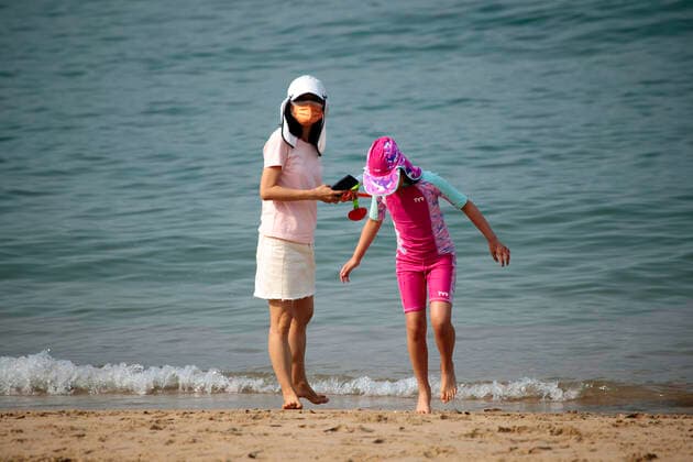 Beach reopen in Hong Kong under COVID-19 pandemic Hong Kong, China, Apr 02: Beach goers wear surgical mask play at the Gold Coast Beach in Hong Kong. Hong Kong China 6449_236303 Copyright: xKevinxOnxManxLee PentaxPressx