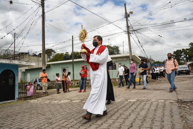 April 2, 2021, Tuzamapan, Veracruz, Mo xico: A man shows his crucifixion tattoo during the celebration of a Stations of the Cross in Tuzamapan, Veracruz Tuzamapan MÃ xico - ZUMAqp1_ 20210402_zip_qp1_005 Copyright: xHectorxAdolfoxQuintanarxPerezx