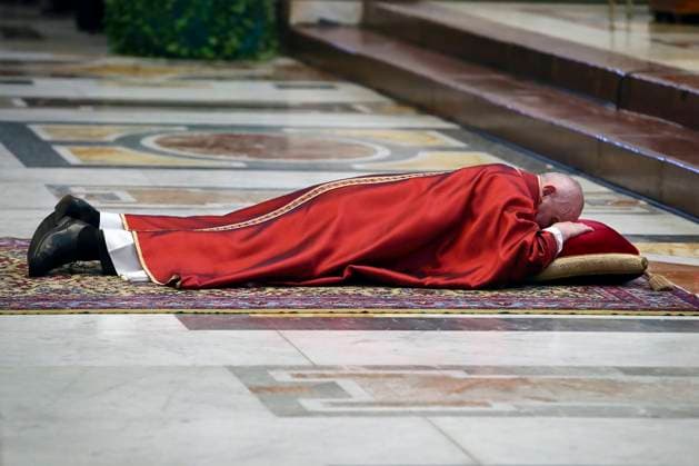 April 2, 2021 : Pope Francis celebrates Good Friday Mass for the Passion of the Lord at St. Peter s Basilica in the Vatican, during the Covid-19 coronavirus pandemic  Copyright: x VATICANxPOOLx CPPx xIPAx x CatholicxPressxPhotox