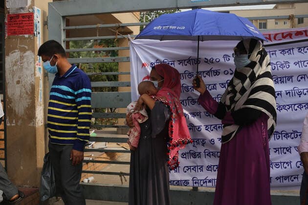 April 3, 2021: People are standing in serial to register to test COVID-19 at Mugda General Hospital in Dhaka, Bangladesh. - ZUMAh355 20210403_zip_h355_003 Copyright: xMd.xRakibulxHasanx