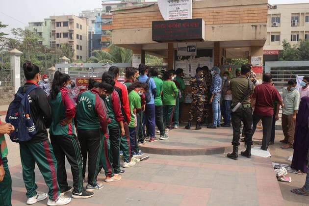 April 3, 2021: People are standing in serial to register to test COVID-19 at Mugda General Hospital in Dhaka, Bangladesh. - ZUMAh355 20210403_zip_h355_004 Copyright: xMd.xRakibulxHasanx