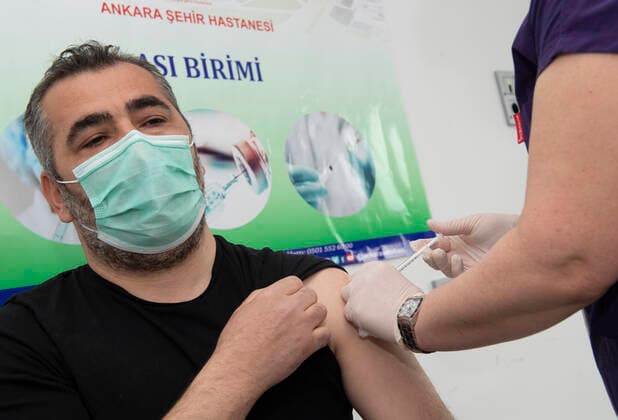 A man receives the Pfizer BioNTech COVID-19 vaccine in Ankara City Hospital, Turkey, on April 3, 2021. Turkey has confirmed 31,892 deaths and 3,400,296 positive cases of the coronavirus infection in the country. ( Copyright: AbdurrahmanxAntakyalix-xDepoxPho DSC_4383