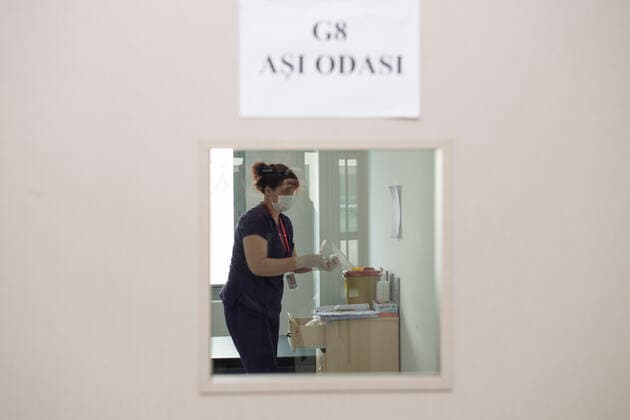 A nurse prepares Pfizer BioNTech COVID-19 vaccine in Ankara City Hospital, Turkey, on April 3, 2021. Turkey has confirmed 31,892 deaths and 3,400,296 positive cases of the coronavirus infection in the country. ( Copyright: AbdurrahmanxAntakyalix-xDepoxPho DSC_4513