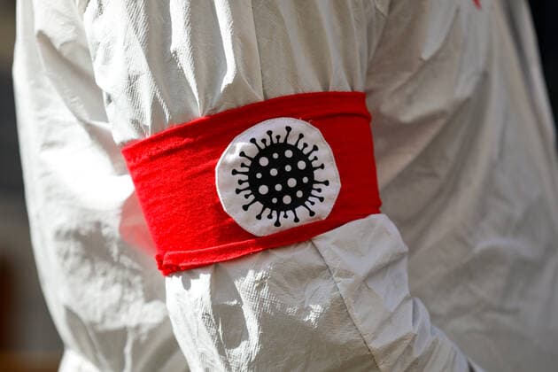 Demonstration gegen Corona Auflagen in Stuttgart 03.04.2021 Stuttgart Teilnehmer bei einer Kundgebung gegen die Corona Auflagen auf dem Marienplatz in der Stuttgarter Innenstadt. Kassel Hessen Deutschland