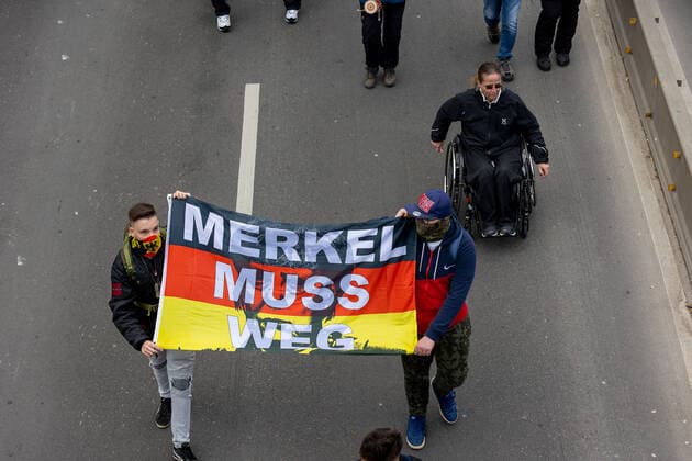 Stuttgart Querdenken 711: Demo auf Cannstatter Wasen, Stuttgart, 03.04.2021, Querdenken 711: Demo auf Cannstatter Wasen, Stuttgart, Merkel muss weg, 03.04.2021, Copyright: xEIBENR DROFITSCHx EP_ddh