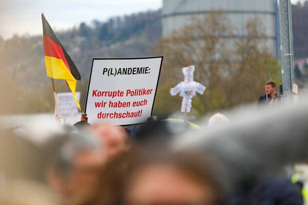 Demonstration gegen Corona Auflagen in Stuttgart 03.04.2021 Stuttgart Teilnehmer bei einer Kundgebung gegen die Corona Auflagen auf dem Cannstatter Wasen in Stuttgart. Kassel Hessen Deutschland