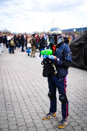 Demonstration gegen Corona Auflagen in Stuttgart 03.04.2021 Stuttgart Teilnehmer bei einer Kundgebung gegen die Corona Auflagen auf dem Cannstatter Wasen in Stuttgart. Ein Teilnehmer mit futuristischen Kampfanzug. Kassel Hessen Deutschland