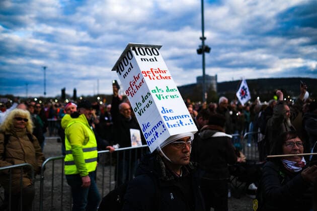 Demonstration gegen Corona Auflagen in Stuttgart 03.04.2021 Stuttgart Teilnehmer bei einer Kundgebung gegen die Corona Auflagen auf dem Cannstatter Wasen in Stuttgart. Kassel Hessen Deutschland