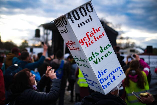 Demonstration gegen Corona Auflagen in Stuttgart 03.04.2021 Stuttgart Teilnehmer bei einer Kundgebung gegen die Corona Auflagen auf dem Cannstatter Wasen in Stuttgart. Kassel Hessen Deutschland