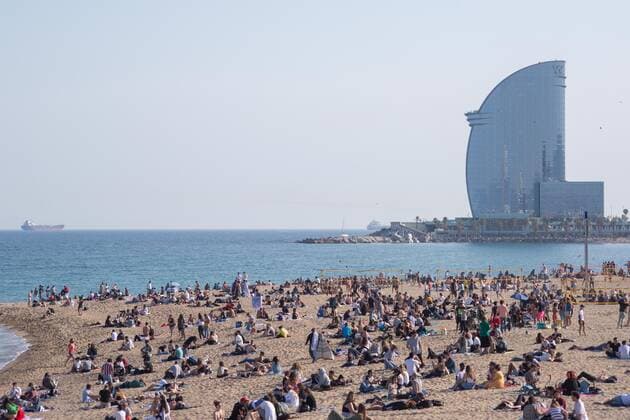 April 3, 2021, Barcelona, Catalonia, Spain: People are seen on the beach of Barceloneta.Barceloneta Beach in Barcelona is full in the 2021 beach season. In a state of alarm due to the corona virus pandemic, in Catalonia, the use of a mask and safety distances are mandatory in all public spaces to contain the spread of COVID- 19 Barcelona Spain - ZUMAd159 20210403_zia_d159_056 Copyright: xThiagoxPrudenciox