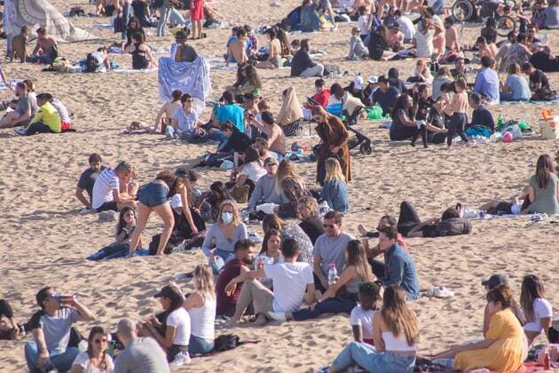 April 3, 2021, Barcelona, Catalonia, Spain: People are seen on the beach of Barceloneta.Barceloneta Beach in Barcelona is full in the 2021 beach season. In a state of alarm due to the corona virus pandemic, in Catalonia, the use of a mask and safety distances are mandatory in all public spaces to contain the spread of COVID- 19 Barcelona Spain - ZUMAd159 20210403_zia_d159_058 Copyright: xThiagoxPrudenciox