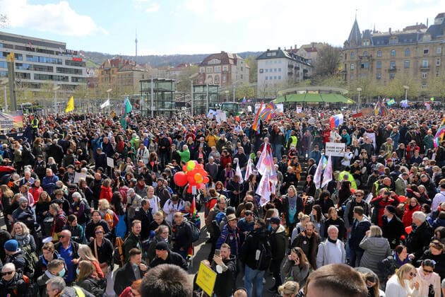 Querdenker-Großdemo in Stuttgart. Das Motto der Demo lautete Grundrechte sind nicht verhandelbar