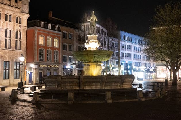 Like an abandoned city. Aachen on Easter vigil between 10 p.m. and 11 p.m. At the market in front of the town hall, the statue of Charlemagne watches alone on the fountain. In Aachen on April 3, 2021. GERMANY - AACHEN - EASTER Easter 2021 Covid Pandemic