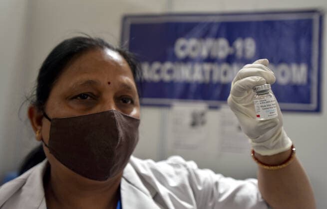 NEW DELHI, INDIA - APRIL 3: A medic prepares a dose of covaxin vaccine during a vaccination drive drive, at Maulana Azad Institute Of Dental Sciences, on April 3, 2021 in New Delhi, India. (Photo by Sonu Mehta Hindustan Times) India Begins Third Phase Of Vaccination Drive