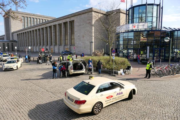 04.04.2021,Ostersonntag,Berlin,Deutschland,GER,Corona-Impfzentrum Messe Berlin (Halle 21) (BioNTech)