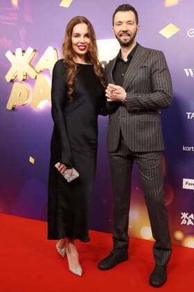 MOSCOW REGION, RUSSIA - APRIL 4, 2021: Singer Denis Klyaver and his wife Irina pose for a photo before the 2021 Zhara Music Awards ceremony at the Crocus City Hall. Vyacheslav Prokofyev TASS  TS0FB8A7