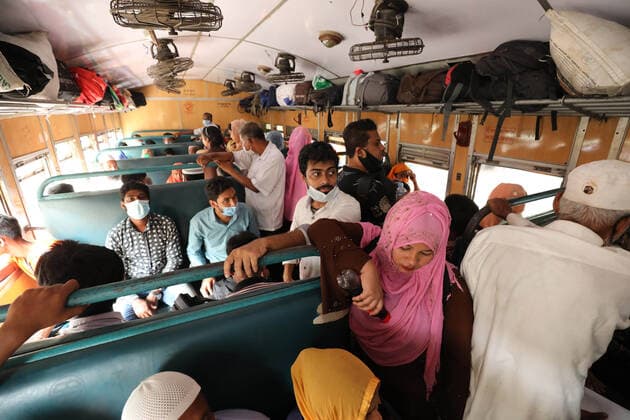 April 4, 2021, Dhaka, Dhaka, Bangladesh: April, 04, 2021 People leaving the capital city during lockdown without social distancing and mask, Dhaka, Bangladesh Dhaka Bangladesh - ZUMAr338 20210404_zip_r338_024 Copyright: xHarun-Or-Rashidx