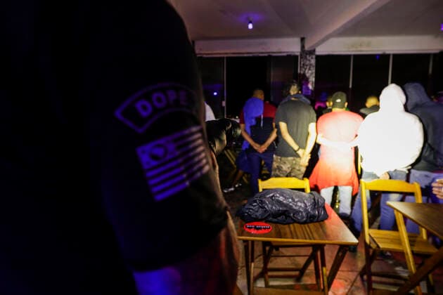 April 4, 2021, Sao Paulo, SP, Brazil: April 4, 2021, Sao Paulo, SP, Brazil: Sao Paulo s government task force did close a clandestine house party south zone of the city. A state decree prohibits non-essential services open during the Covid-19 outbreak fight. About 130 person was in local without protection mask. Sao Paulo Brazil - ZUMAc168 20210404_zap_c168_004 Copyright: xMarceloxChellox