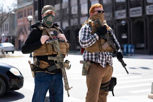 Bilder des Jahres 2021, News 04 April News Themen der Woche KW13 News Bilder des Tages April 4, 2021, Ann Arbor, Michigan, USA: About a dozen self-described Boogaloo Bois stood with semi-automatic rifles outside the Ann Arbor City Hall and Police Department on April 4, 2021. They hope that Omar Saad Shafie, the subject of a 36-hour standoff with Washtenaw County SWAT on March 24, will be released, as they claim his Second Amendment rights were infringed. Shafie faces five felony charges after his parents called the police on him, claiming he assaulted them, was heavily armed, and was suffering a mental health crisis, according to a WSCO press release. The protest was held outside the Ann Arbor Police Department, even though Shafie was arrested by Washtenaw County Sheriffs. Ann Arbor USA - ZUMAs222 20210404_znp_s222_013 Copyright: xDominickxSokotoffx