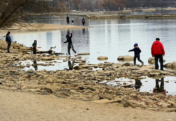 April 5, 2021, Toronto, on, Canada: People play on the rocks on a calm Lake Ontario near Humber Bay during the COVID-19 pandemic in Toronto on Monday, April 5, 2021. Toronto Canada  - ZUMAc35_ 20210405_zaf_c35_030 Copyright: xNathanxDenettex