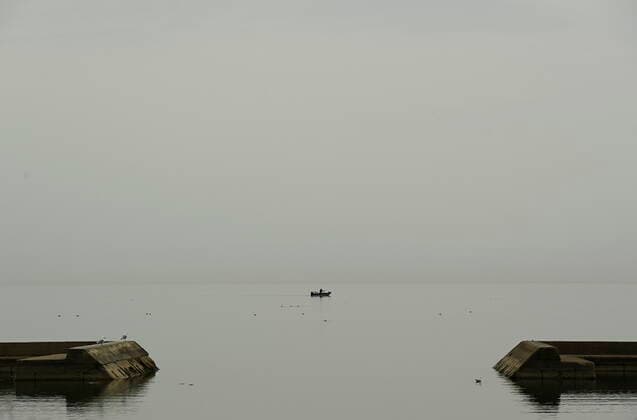 April 5, 2021, Toronto, on, Canada: A fisherman trolls on a calm Lake Ontario near Humber Bay during the COVID-19 pandemic in Toronto on Monday, April 5, 2021. Toronto Canada  - ZUMAc35_ 20210405_zaf_c35_032 Copyright: xNathanxDenettex
