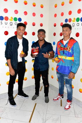 Cameron Armstrong und JNA beim Pre-Dinner von virtuellen Konzert von JNA in der Sugar Factory. Los Angeles, 05.04.2021