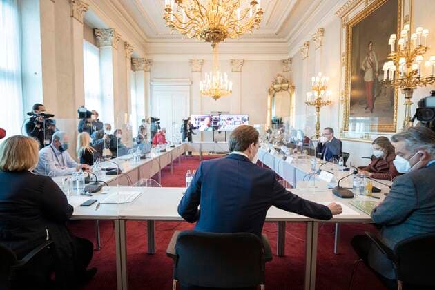 Kameraschwenk Wien: Corona Videokonferenz - Treffen der Bundesregierung mit Expertinnen und Experten
