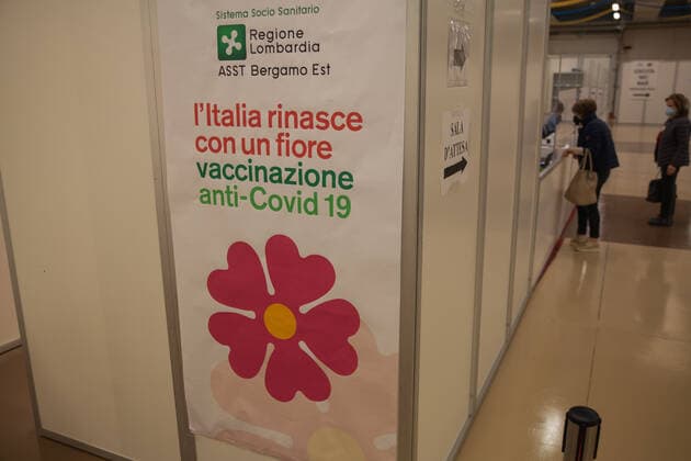 Italy: Bergamo Est Vaccination Center for Covid-19 The 22 vaccination lines managed by Asst Bergamo Est in the city fairgrounds were inaugurated this morning, Wednesday 24 February, which, with the availability of vaccines permitting, will offer a full potential of 2,300 doses per day. Bergamo Italy Copyright: CarloxVergani