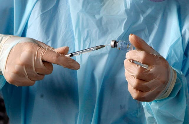 April 7, 2021, Bangkok, Thailand: A health worker prepares a dose of the CoronaVac (Sinovac) vaccine..Several cabinet ministers and all Bhumjaithai Party MPs have begun 14-day quarantine after being in close contact with new Covid-19 cases. Bangkok Thailand - ZUMAs197 20210407_zaa_s197_029 Copyright: xChaiwatxSubprasomx