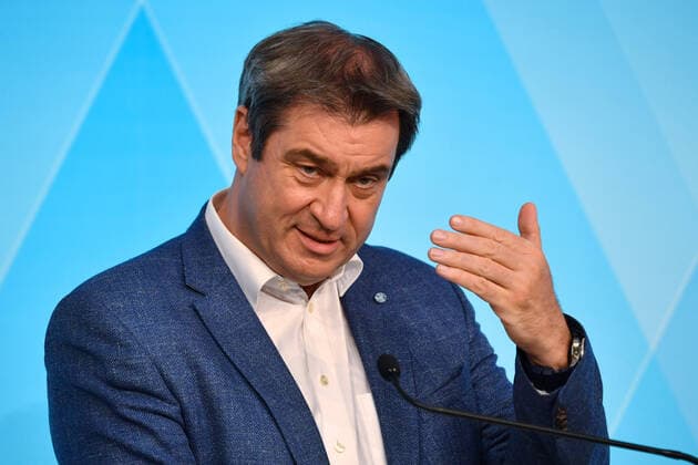 News Themen der Woche KW14 News Bilder des Tages Markus SOEDER (Ministerpraesident Bayern und CSU Vorsitzender), Gestik, Einzelbild,angeschnittenes Einzelmotiv,Portraet,Portrait,Porträt. Pressekonferenz der Bayerischen Staatsregierung nach Kabinettssitzung am 07.04.2021 im Prinz Carl Palais in Muenchen.