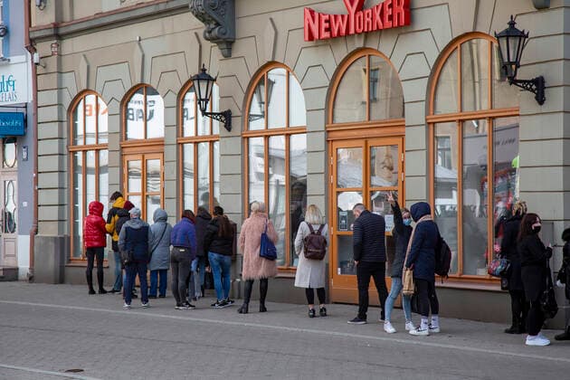 (210407) -- RIGA, April 7, 2021 -- People line up to enter a store in Riga, Latvia, on April 7, 2021. As the state of emergency, which had been in force since Nov. 9, 2020, ended on Wednesday, Latvia s retailers were rushing to reopen their stores to shoppers. During the state of emergency, only grocers and retailers selling essential goods could remain open. (Photo by Xinhua) LATVIA-RIGA-COVID-19-STATE OF EMERGENCY-END EdijsxPalens 