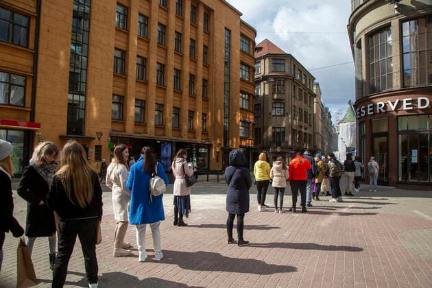 (210407) -- RIGA, April 7, 2021 -- People line up to enter a store in Riga, Latvia, on April 7, 2021. As the state of emergency, which had been in force since Nov. 9, 2020, ended on Wednesday, Latvia s retailers were rushing to reopen their stores to shoppers. During the state of emergency, only grocers and retailers selling essential goods could remain open. (Photo by Xinhua) LATVIA-RIGA-COVID-19-STATE OF EMERGENCY-END EdijsxPalens 