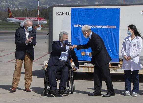 (210408) -- QUITO, April 8, 2021 -- Ecuadorian President Lenin Moreno (2nd L) touches fists with Chinese Ambassador to Ecuador Chen Guoyou (2nd R) while attending a welcome ceremony for the arrival of the first batch of Chinese-developed Sinovac COVID-19 vaccines at an airport in Quito, Ecuador on April 7, 2021. (Photo by Xinhua) ECUADOR-QUITO-COVID-19-CHINESE VACCINES-ARRIVAL SantiagoxArmas 