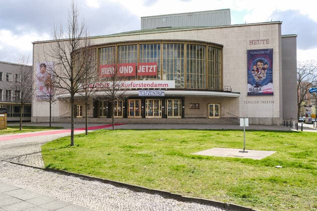 08.04.2021,Berlin,Deutschland,GER,Komödie am Kurfürstendamm im Schiller Theater.Ab dem 09.04.2021 ist hier ein SARS-CoV-2-Antigen-Schnelltest möglich.Die Ergebnisse sind innerhalb von 10-15 Minuten verfügbar