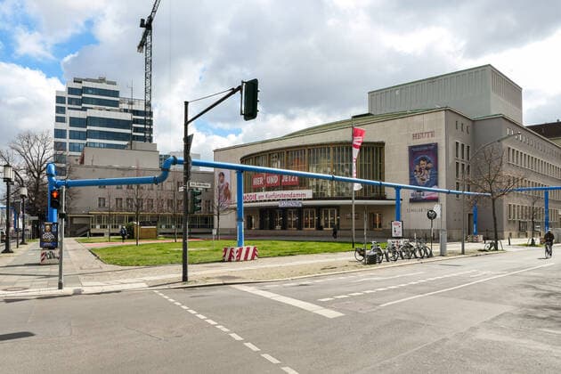 08.04.2021,Berlin,Deutschland,GER,Komödie am Kurfürstendamm im Schiller Theater.Ab dem 09.04.2021 ist hier ein SARS-CoV-2-Antigen-Schnelltest möglich.Die Ergebnisse sind innerhalb von 10-15 Minuten verfügbar