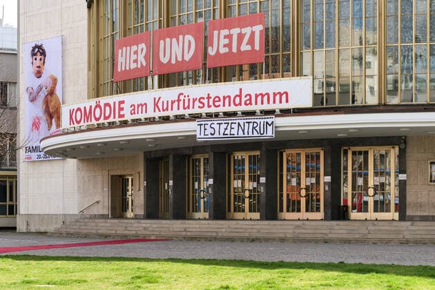 08.04.2021,Berlin,Deutschland,GER,Komödie am Kurfürstendamm im Schiller Theater.Ab dem 09.04.2021 ist hier ein SARS-CoV-2-Antigen-Schnelltest möglich.Die Ergebnisse sind innerhalb von 10-15 Minuten verfügbar