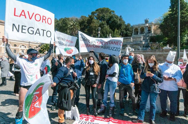 Demonstration in Piazza del Popolo of autonomous and VAT numbers that demonstrated against the closures imposed by the government to contain the coronavirus epidemic.  Copyright: xStefanoxRonchinix xIPAx xStefanoxRonchinix