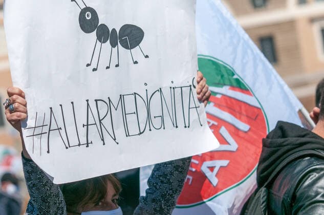Demonstration in Piazza del Popolo of autonomous and VAT numbers that demonstrated against the closures imposed by the government to contain the coronavirus epidemic.  Copyright: xStefanoxRonchinix xIPAx xStefanoxRonchinix