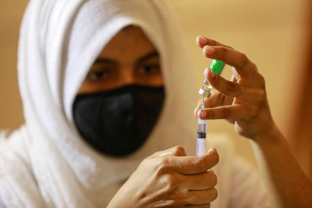 April 8, 2021, Dhaka, Bangladesh: A health worker prepares to administer an Oxford-AstraZeneca developed vaccine produced by the Serum Institute of India (SII) during the second phase of Covid-19 vaccination drive at the Bangabandhu Sheikh Mujib Medical University (BSMMU) in Dhaka, Bangladesh, April 8, 2021. The government is supposed to get 5 million doses of the Oxford-AstraZeneca vaccine every month as per a deal between India s Serum Institute and Bangladeshi pharma company Beximco. The country has so far received two shipments of 7 million doses of the Covid-19 vaccine. Apart from this, Bangladesh received two consignments of 3.2 million doses of the vaccine as gifts from India. Dhaka Bangladesh - ZUMAd117 20210408_zap_d117_008 Copyright: xSuvraxKantixDasx