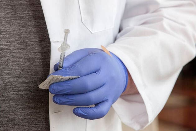 April 8, 2021, Charleston, West Virginia, United States: A medical professional holds an alcohol swab and a syringe during the vaccination in Riggleman Hall..The Kanawha-Charleston Health Department led a vaccination effort on the campus of the University of Charleston. 1,800 doses of the Johnson & Johnson Janssen Covid-19 vaccine were on hand to be given out to all persons aged 16 years and older. Charleston United States - ZUMAs197 20210408_zaa_s197_229 Copyright: xStephenxZennerx