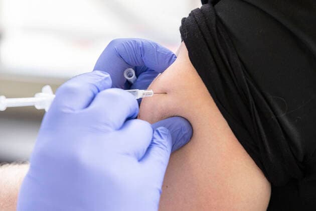 April 8, 2021, Charleston, West Virginia, United States: The vaccine being administered to individuals in Riggleman Hall..The Kanawha-Charleston Health Department led a vaccination effort on the campus of the University of Charleston. 1,800 doses of the Johnson & Johnson Janssen Covid-19 vaccine were on hand to be given out to all persons aged 16 years and older. Charleston United States - ZUMAs197 20210408_zaa_s197_238 Copyright: xStephenxZennerx