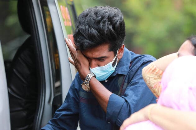 April 9, 2021, Dhaka, Dhaka, Bangladesh: April,09,2021 Relatives are crying after they lose their relative in Covid-19 in Dhaka,Bangladesh Dhaka Bangladesh - ZUMAr338 20210409_zip_r338_007 Copyright: xHarun-Or-Rashidx