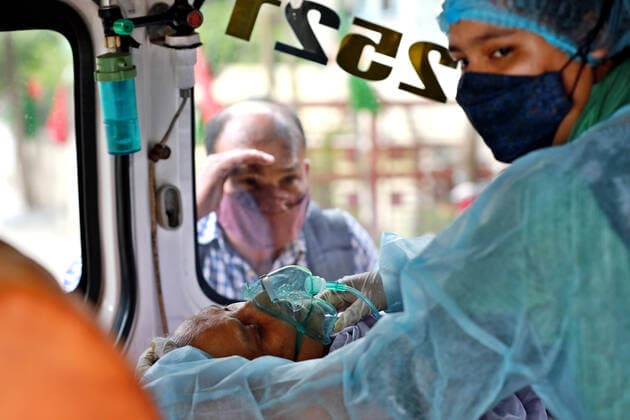 April 9, 2021, Dhaka, Dhaka, Bangladesh: April, 09,2021 A relative of a woman who has infected by the COVID-19 and she wearing a protective suit help to elderly woman in an ambulance, Dhaka, Bangladesh Dhaka Bangladesh - ZUMAr338 20210409_zip_r338_020 Copyright: xHarun-Or-Rashidx
