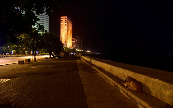 MUMBAI, INDIA - APRIL 9: Marine Drive deserted after night curfew and a weekend lockdown came into effect on April 9, 2021 in Mumbai, India. Amid an alarming spike in COVID-19 cases in Mumbai, night curfew and weekend lockdown had been announced in the country s financial capital to curb the spread of COVID-19 infections. (Photo by Anshuman Poyrekar Hindustan Times) Night Curfew And Weekend Lockdown Imposed In Mumbai To Curb The Spread Of Covid-19 Infections