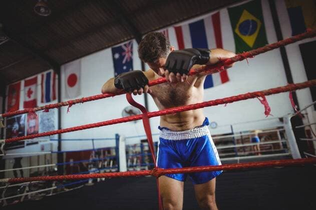IMAGO Creative: Klub-Sport Boxer posing after defeat Depressed boxer posing after defeat in boxing ring, model released, , property released, Cape Town, South Africa, 08.09.2016, 851326.jpg, arena, boxing ring, boxer, health club, shorts, grappling gloves, gloves, mma gloves, martial arts, training, standing, exercise, fighter, self-defense, sport, workout, accuracy, health, healthy, active, fit, fitness, athletic, physical, physique, leisure, lifestyle, wellness, preparation, strong, determination, recreation, skill, loss, defeat, failure, depressed