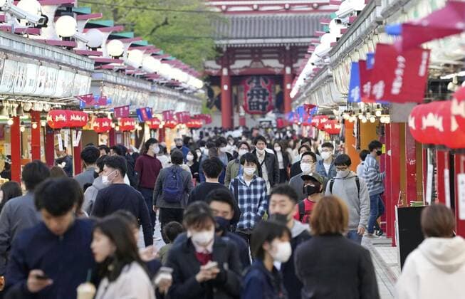 Japan s fight against novel coronavirus People wearing masks to protect against the novel coronavirus walk in Tokyo s Asakusa area on April 10, 2021. 