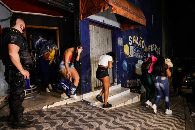 April 10, 2021, Sao Paulo, SP, Brazil: April 10, 2021, Sao Paulo, SP, Brazil: Sao Paulo s government task force did close a clandestine house party east zone of the city. A state decree prohibits non-essential services open during the Covid-19 outbreak fight. About 80 person was in local without protection mask. Sao Paulo Brazil - ZUMAc168 20210410_zap_c168_007 Copyright: xMarceloxChellox